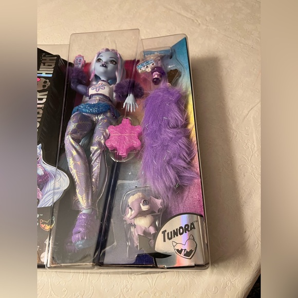 Monster High Abbey Bominable Doll - Picture 3 of 8